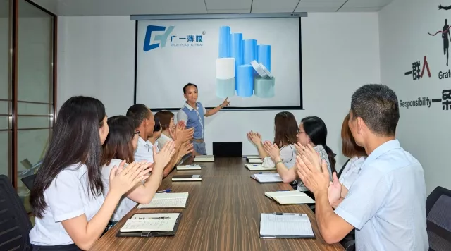 CCTV-《金馬領(lǐng)袖》欄目組到廣一塑薄膜有限公司取景拍攝